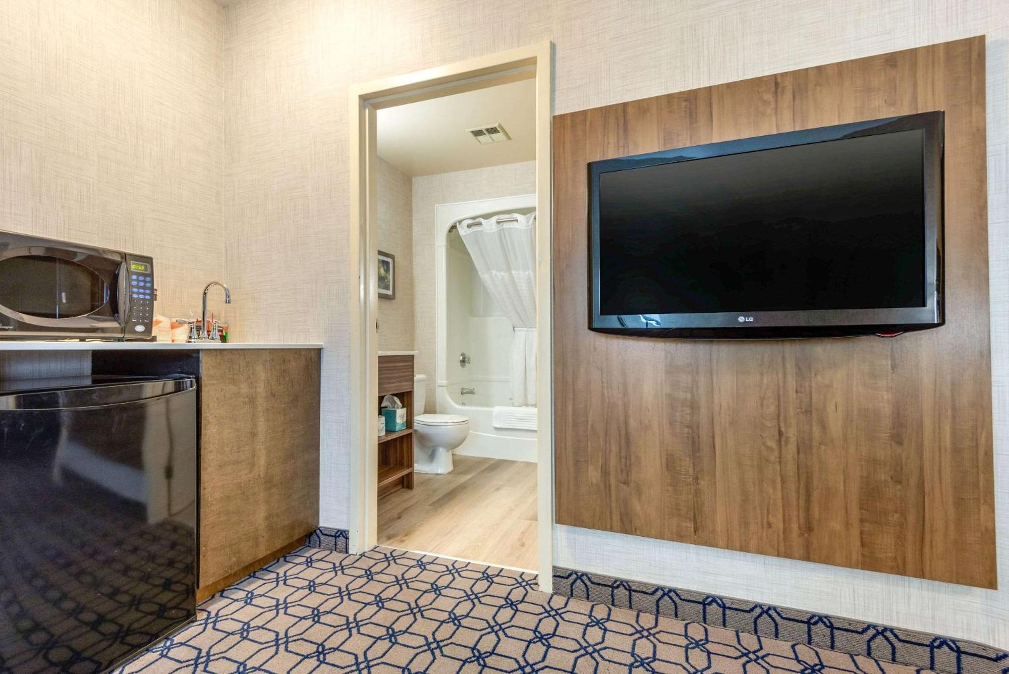 Quality Suites Уитби Экстерьер фото