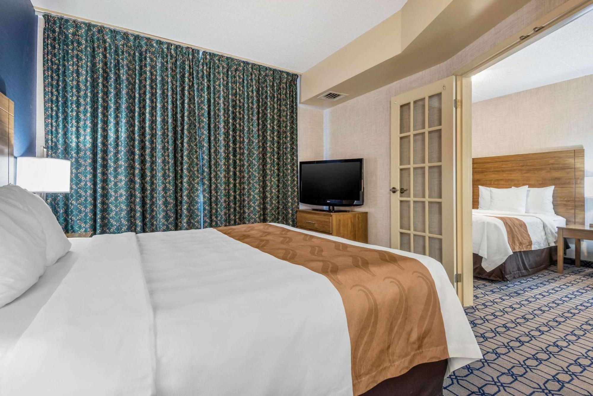 Quality Suites Уитби Экстерьер фото