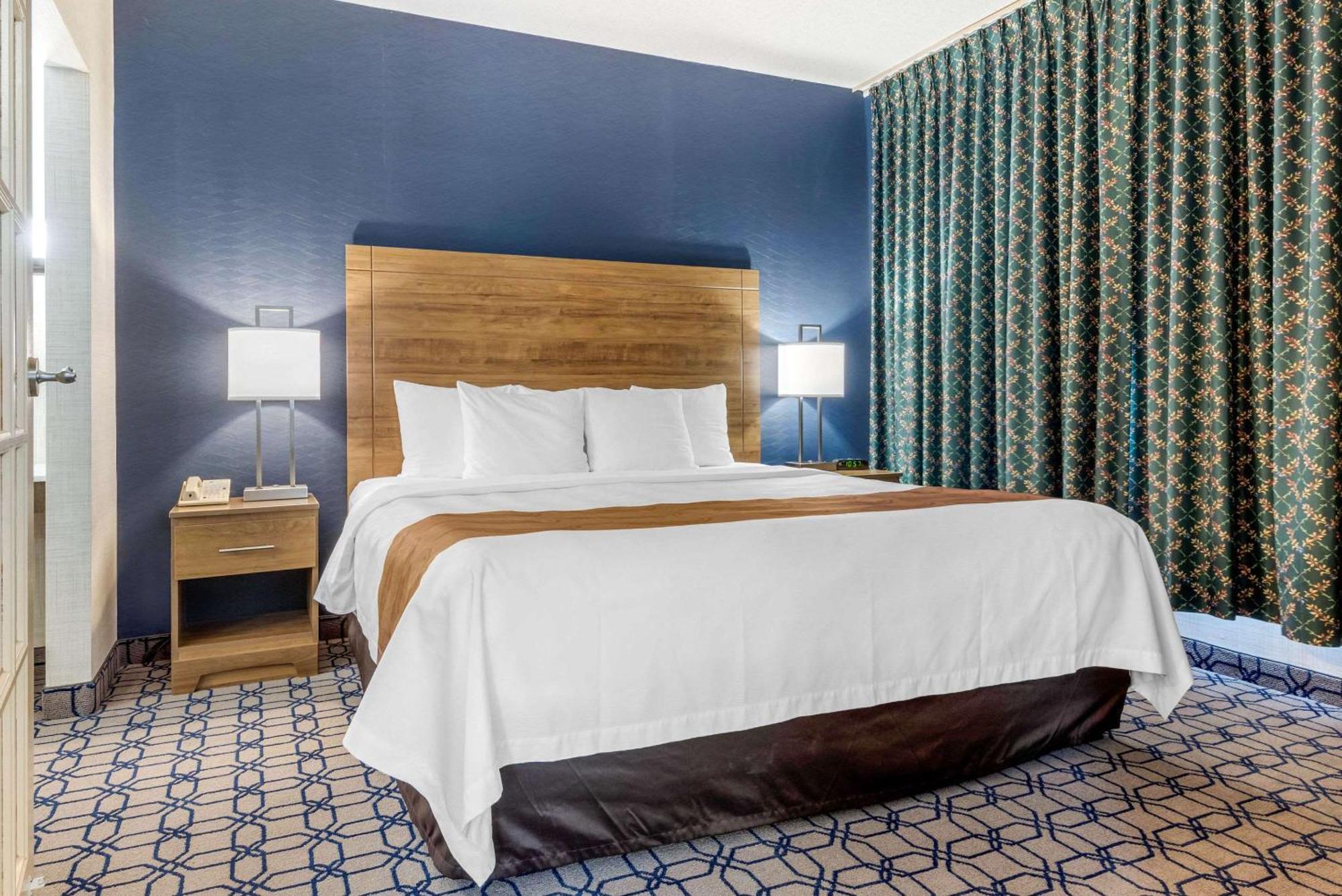 Quality Suites Уитби Экстерьер фото