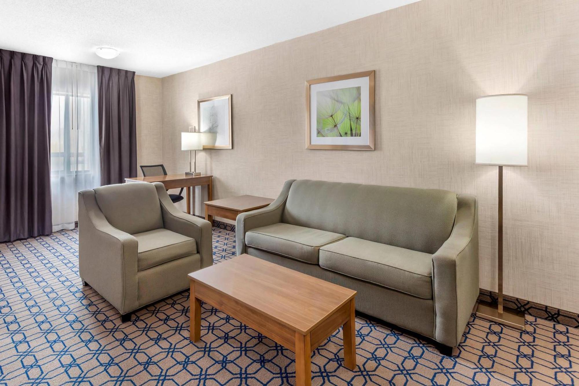 Quality Suites Уитби Экстерьер фото
