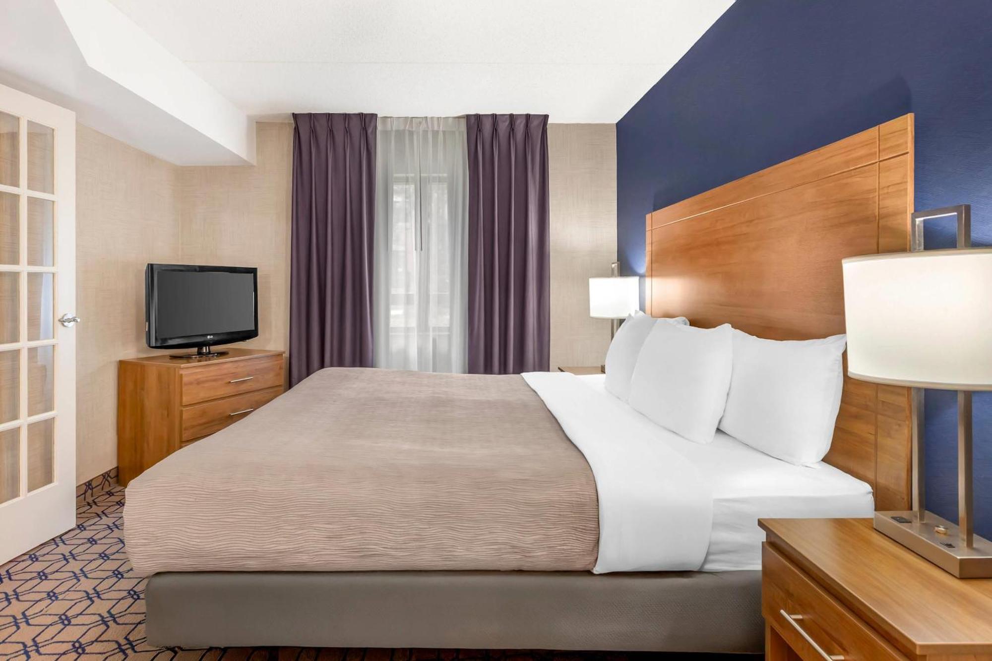 Quality Suites Уитби Экстерьер фото