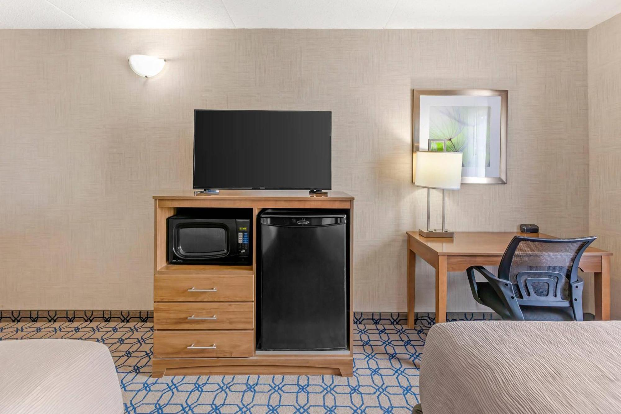 Quality Suites Уитби Экстерьер фото