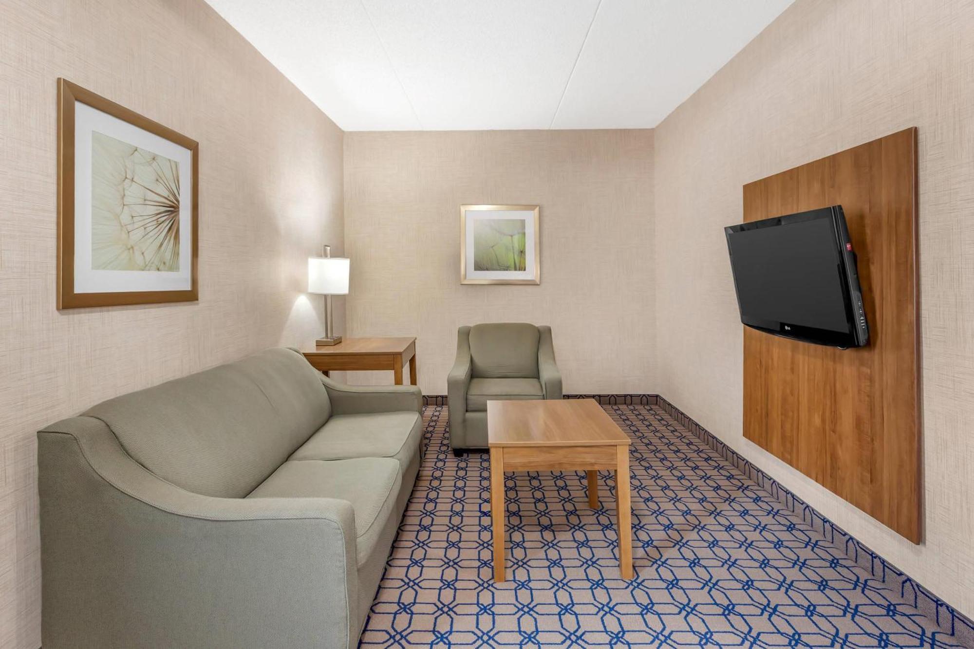 Quality Suites Уитби Экстерьер фото
