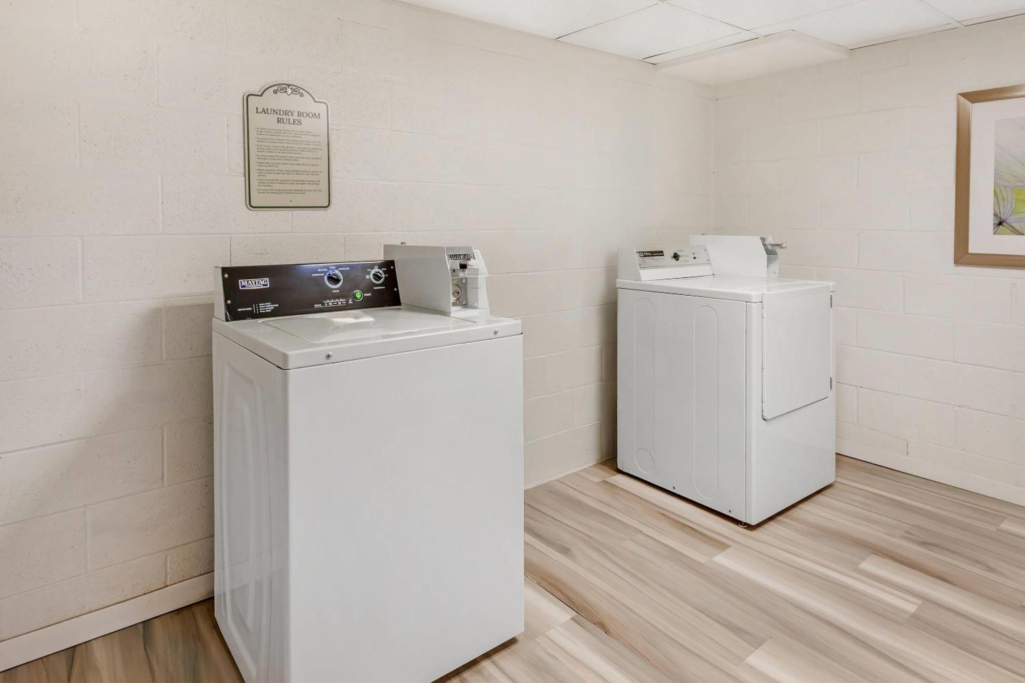 Quality Suites Уитби Экстерьер фото