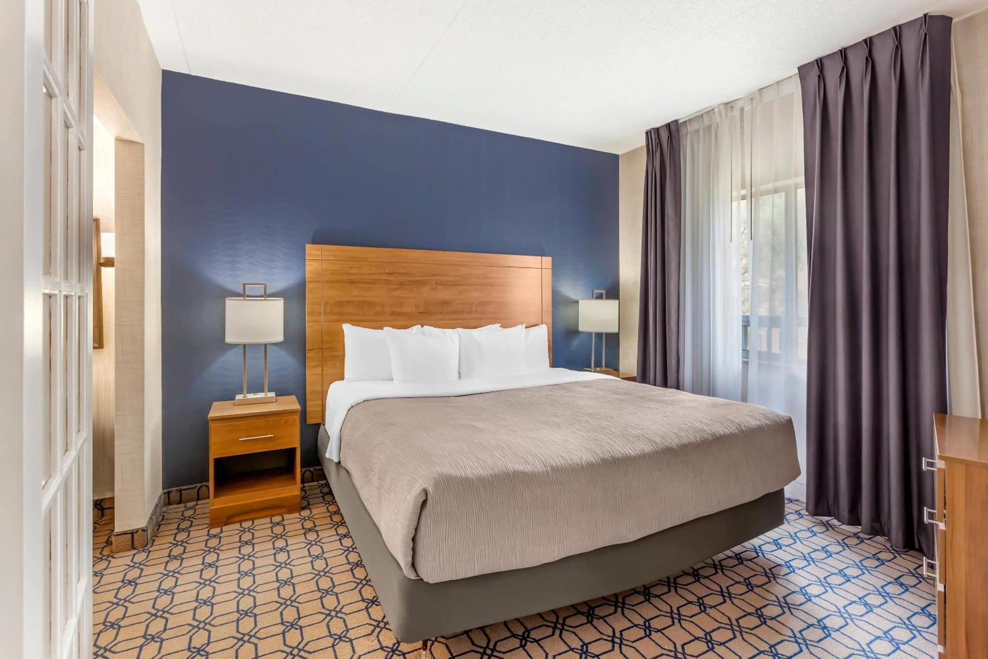 Quality Suites Уитби Экстерьер фото